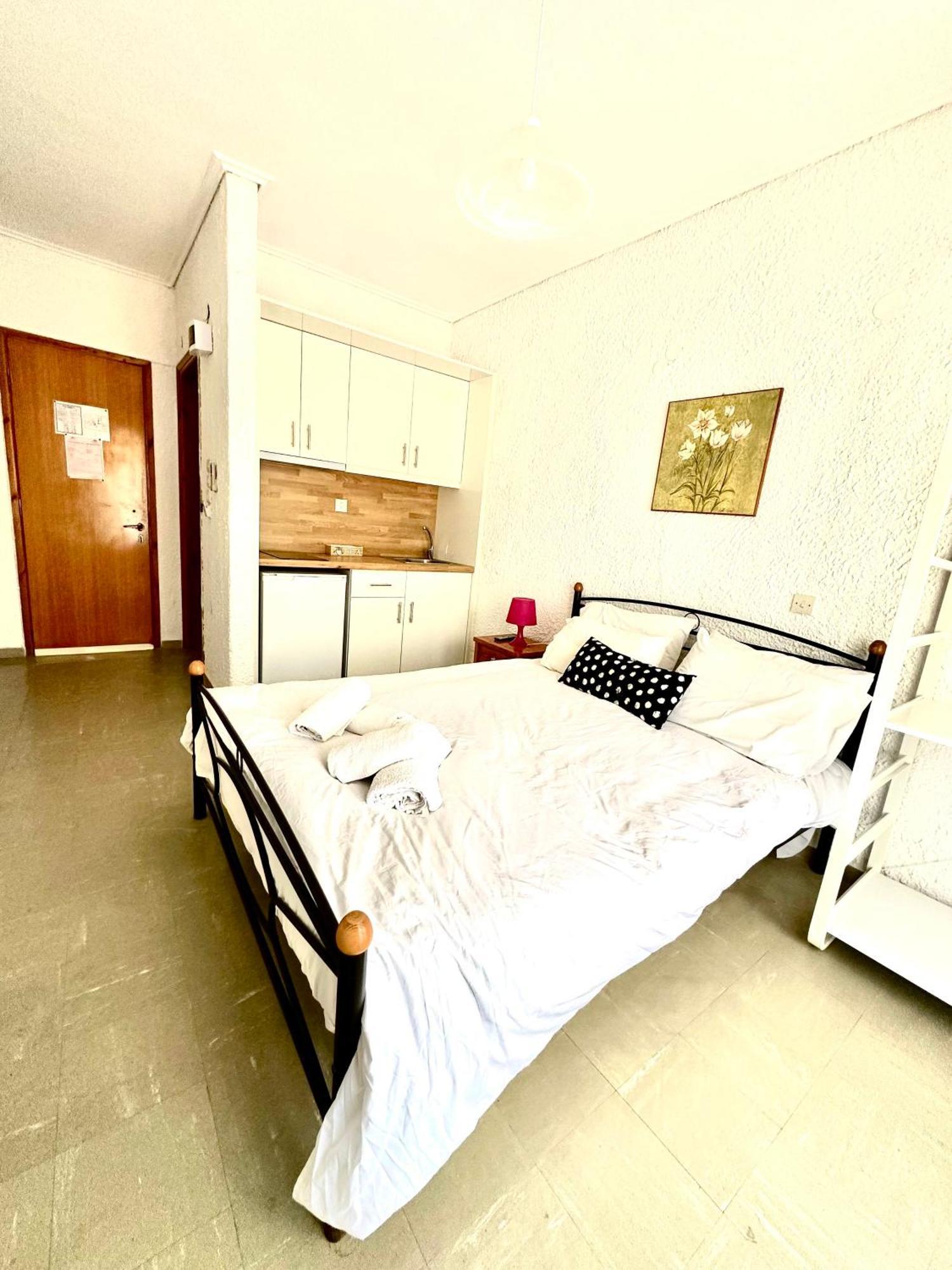 Katerina Apartments Néos Pírgos Zimmer foto